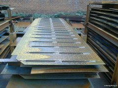 铆工焊工活：我们常年提供钢结构制作焊接服务。